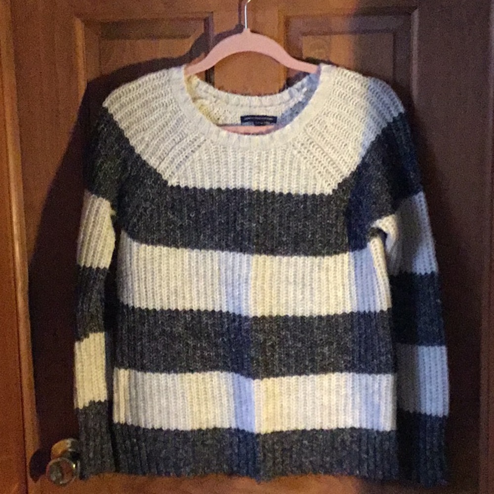 American Eagle Outfitters Sweater